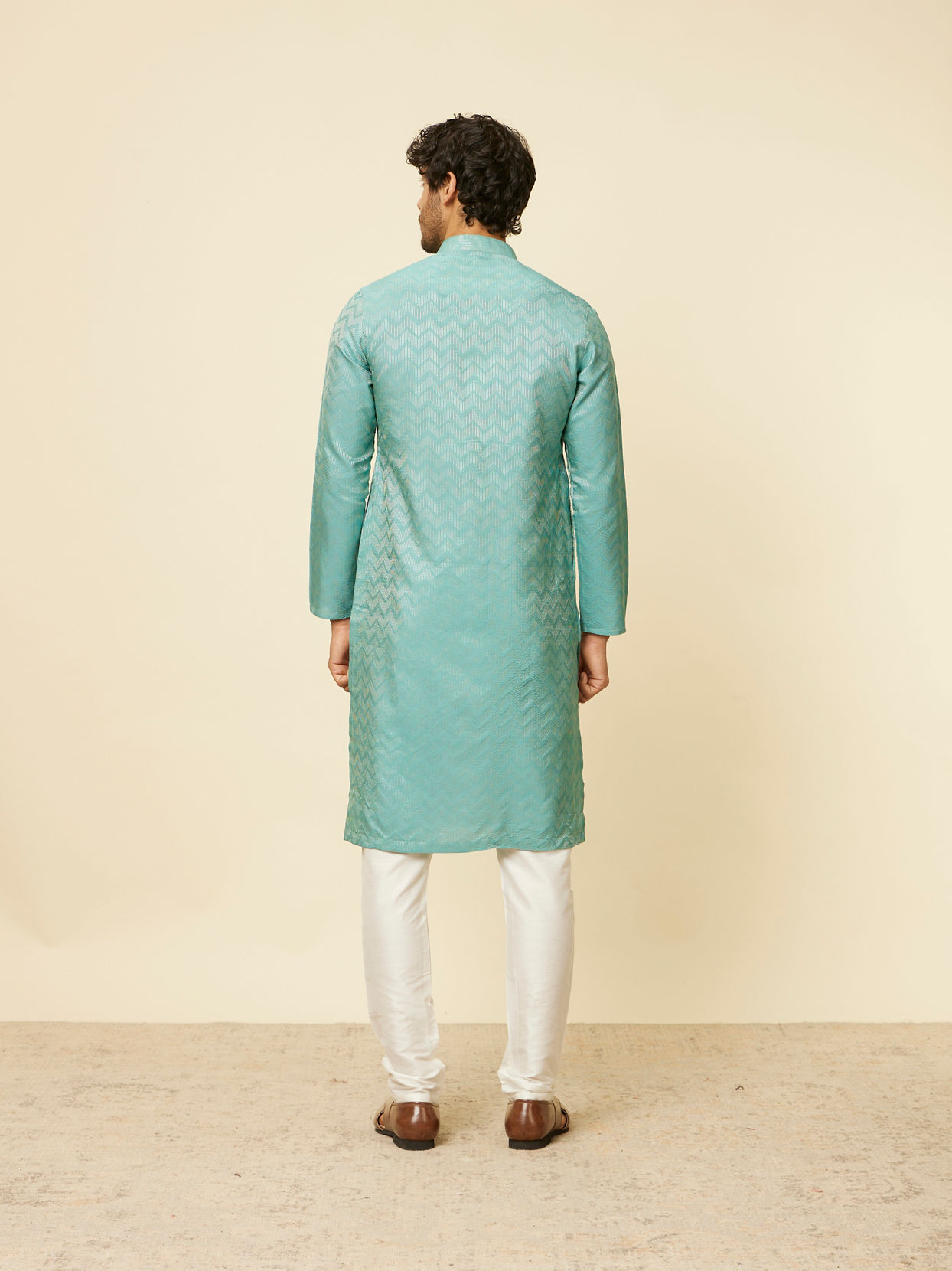 alt message - Manyavar Men Aqua Green Ikat Patterned Kurta Set image number 5